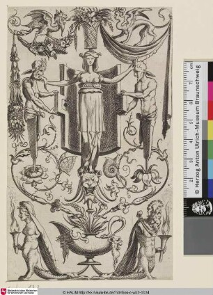 [Groteske mit einer Frau vor einer Kartusche im Zentrum, umgeben von Mischwesen; A female term in the middle against the background of a cartouche with a flower- and fruit-basket on her head and with her feet on a lion's mask]