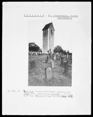 Kirchturm der ehemaligen Kirche auf dem Friedhof der Kirche