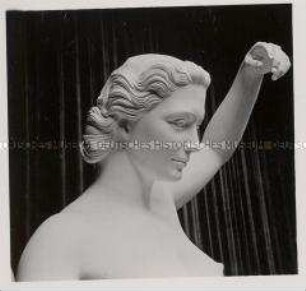 Paris, Bildhauer Professor Arno Breker, Figur "Die Anmut", Kopf (Seitenansicht)