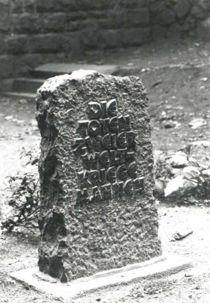 Gedenkstätte für die Gefallenen des 1. Weltkrieges : Gedenkstätte für die Gefallenen des 1. Weltkrieges (ab 1918). Gedenkstein für die Gefallenen beider Weltkriege. Ohorn, Schleißberg