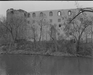 Halle (Saale), W-Flügel der Moritzburg : Halle (Saale), Moritzburg (1484-1503; C. Pflüger). West-Flügel vom Robert-Franz-Ring über den Mühlgraben