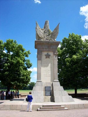 Torgau: Denkmal der Begegnung am Elbufer