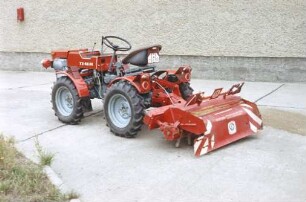 Allrad-Kleintraktor TZ-4K-14 mit Bodenfräse KVR-100 A
