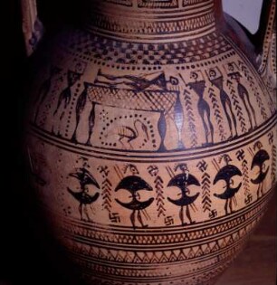 Athen. Archäologisches Nationalmuseum, 18062. Geometrische Amphora mit Totenaufbahrung, nackten Klagefrauen und Kriegerzug