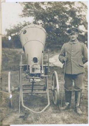 Foto von einer geräuschlosen Wurfmaschine des Rudolf Kehl für Granaten