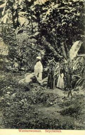 Frauen beim Wäschewaschen, Seychellen