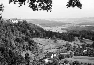 Heiligenberg: Schloss auf Bergrücken