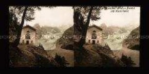 Kirche Notre Dame de Guerison mit Gletscher Brenva im Hintergrund, bei Courmayeur