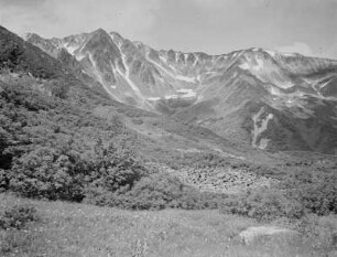 Kar am Mount Noguchi-goro-dake (2924,3 m) : Landschaftsausschnitt