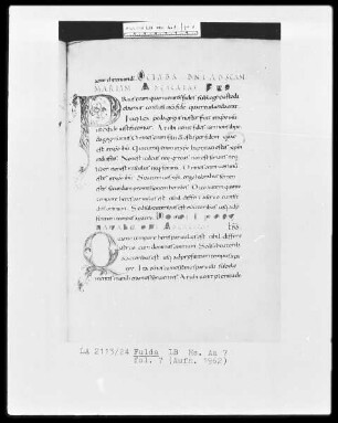 Epistolar — Initialen P und Q, Folio 7recto