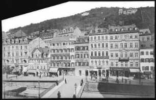 Karlsbad. Kreuzgasse und Sprudelstraße : Karlsbad. Kreuzgasse und Sprudelstraße mit Haus Drei Lilien, Hotel Grüner Baum und Haus Stockholm