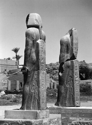 Statue Merenptahs, des Sohnes Ramses II. : Statue Merenptahs, des Sohnes Ramses II. Granit? (1291ante/1185ante). Luxor, Tempel von Luxor, Nordseite