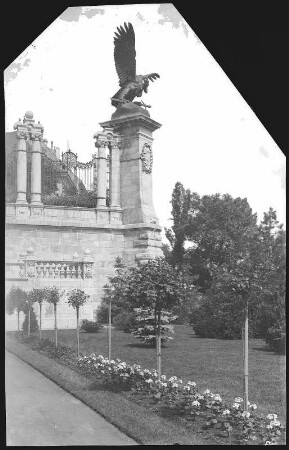 Budapest. Burggarten mit Turul : Budapest. Burggarten mit Turul (1905; Gyula Donáth)