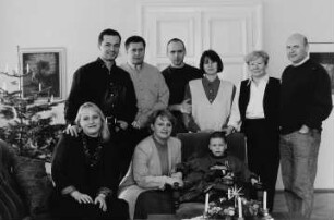 Familie S. im Wohnzimmer