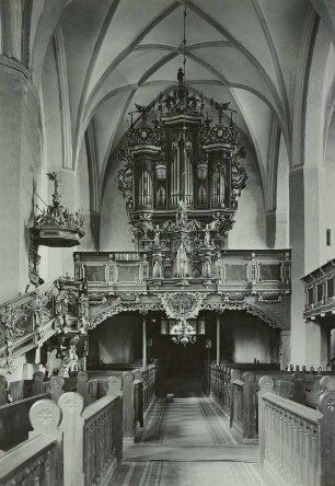 Calau, Pfarrkirche : Calau. Stadtkirche. Innenansicht mit Kanzel und Orgel