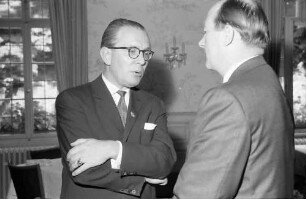 Freiburg: Hotel Viktoria; Kai-Uwe von Hassel (Ministerpräsident Schleswig-Holstein) und Innenminister Dr. Filbinger