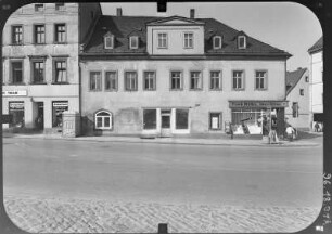 Penig, Brückenstraße 26. Wohnhaus mit Läden. Straßenfront (vom Markt)