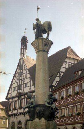 Forchheim: Brunnenfigur, Hintergrund Rathaus