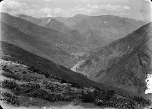 Tal des Rio Copeni : Berglandschaft mit Flusstal
