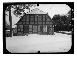 Baruth/Mark-Glashütte, Hüttenweg 8. Arbeiterwohnhaus (um 1840). Giebelfront