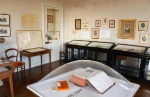 Frankreich. Pays de la Loire. Vendee. Chateau du Bois Tiffrais. Musee de la France Protestante de l Ouest. Bibel