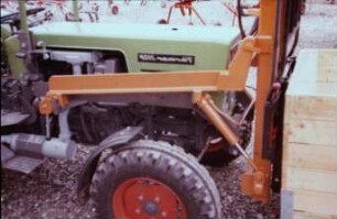 Fotografie: Gartenbautechnik-Freiland, Transport, Frontanbau, Gabelstapler