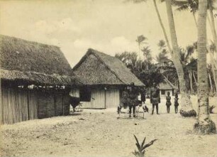 Bewohner eines Dorfes (Hamburger Südsee-Expedition 1908-1910)