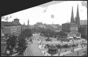 Dresden. Postplatz, rechts die Türme der Sophienkirche