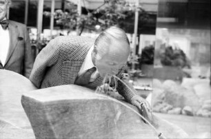 Zurzach, Schweiz: Oberbürgermeister Keidel am Trinkbrunnen