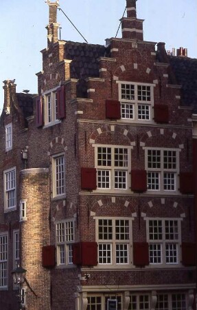 Delft - Backsteinbau : Historisches Haus. Aufgenommen 2001 in Delft