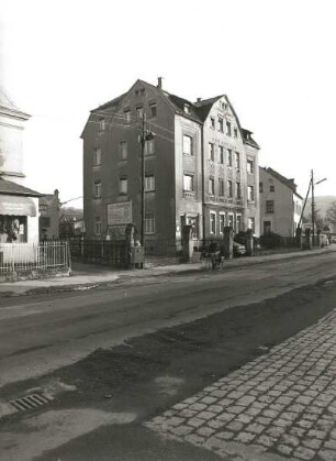 Flöha, Augustusburger Straße 102. Wohn- und Geschäftshaus (um 1900). Straßenansicht