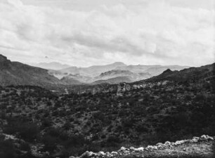 Landschaft in Arizona : Blick in eine hügelige Landschaft von Arizona