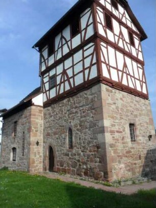 Friemen-(Evangelische Kirche) - Kirchturm (Chorturm) mit Fachwerk-Obergeschossen (erneuert-erhöht Jahr 1718) sowie Langhausansatz von Südosten