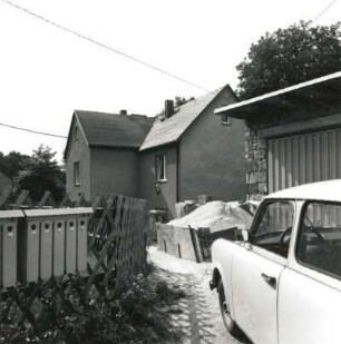 Wernesgrün (Steinberg-Wernesgrün), Andreas-Schubert-Straße 16. Wohnhaus. Hofzugang