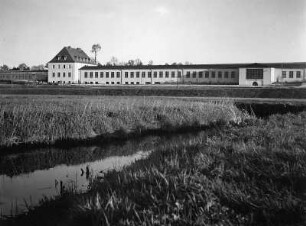 Herzogenaurach. Glockwerk KG. Außenansicht
