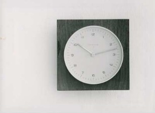 Junghans Wanduhr "322/0067" "Electora" von Max Bill