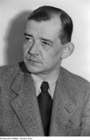 Porträtaufnahmen des Politikers Karl Maron, 1945-1946 1. stellvertretender Oberbürgermeister und Leiter der Personalabteilung des Magistrats Berlin