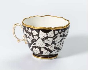 Bouillontasse mit Efeuranken