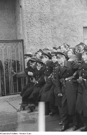 Absperrung durch Polizeikräfte