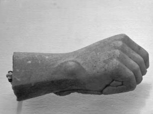Hand des Kuros vom Dipylon, aufbewahrt im Athener Nationalmuseum