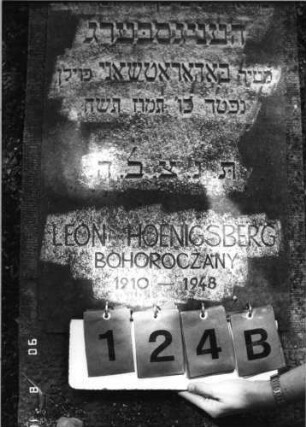 Grabstein 124 (Index: 99618498) Maße HxBxT: 120x51xo.A. cm Beschreibung: Grabplatte Symbolik: Davidstern: Grabstein 124B