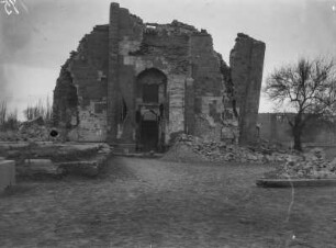 Ruine : Die Ruine einer Moschee in einer zentralasiatischen Siedlung, vermutlich nach einem Erdbeben
