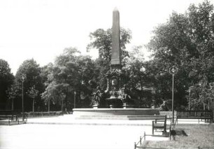 Magdeburg, Haydnplatz : Magdeburg. Haydnplatz. Denkmalsbrunnen für Friedrich Hasselbach (1851-1880, Oberbürgermeister)