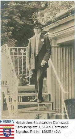 Adalbert Prinz v. Preußen (1884-1948) / Porträt in Zivil, auf Treppe stehend, Ganzfigur