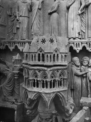Sixtusportal — Baldachin über dem heiligen Sixtus
