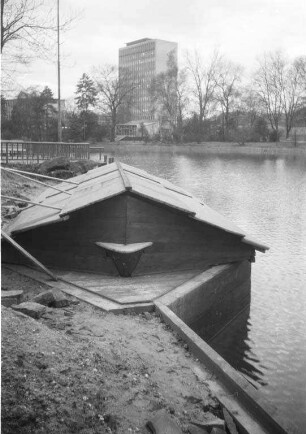 Winterquartier für das Motorboot "Brigant".
