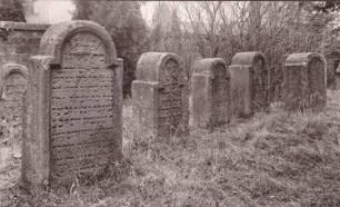 bei Landau, Judenfriedhof. Grabstreine