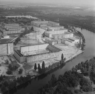 Wohnkomplex VI an der Zwillingsschachtschleuse in Eisenhüttenstadt : Blickrichtung Südosten