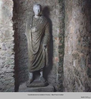 Statue eines Mannes mit Toga