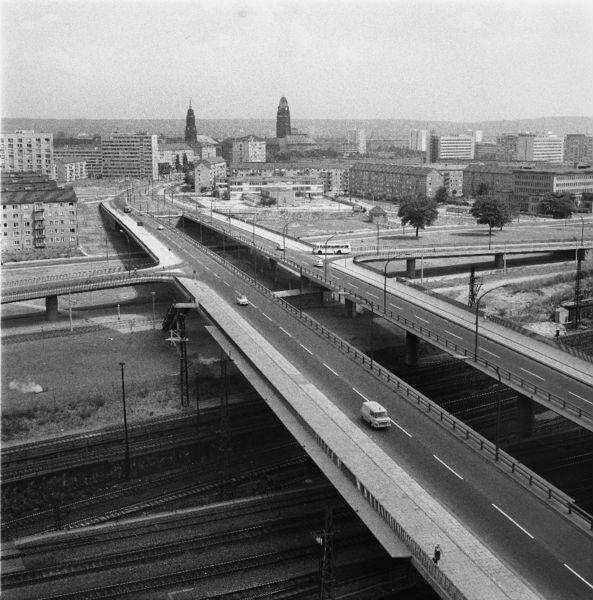 Dresden. Brückenbauwerk Budapester Straße (1963-1967, E ...